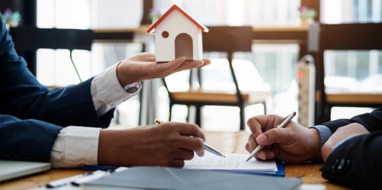 ¿Qué es mejor? ¿Contratar inmobiliarias o vender directamente? 